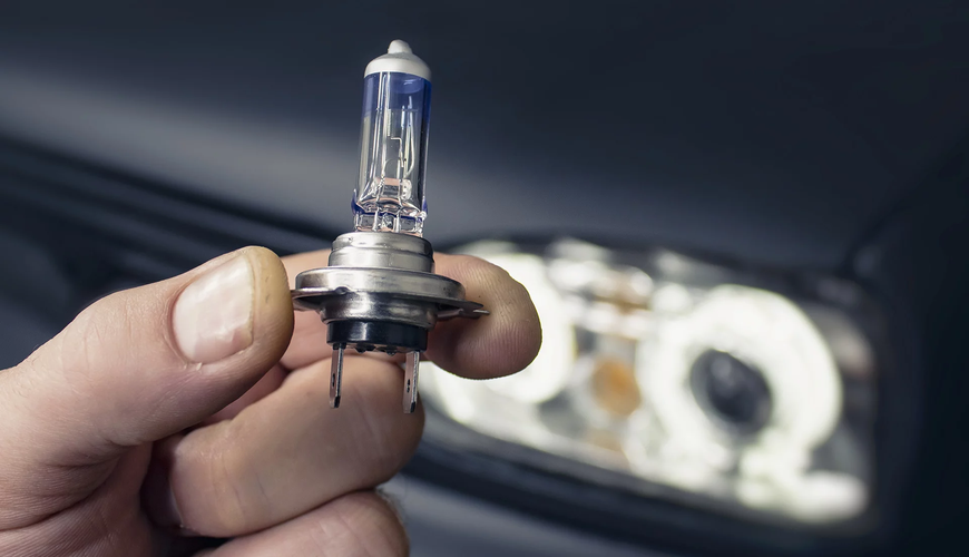 Ampoules de phares auto : comment bien choisir et quand les changer ?
